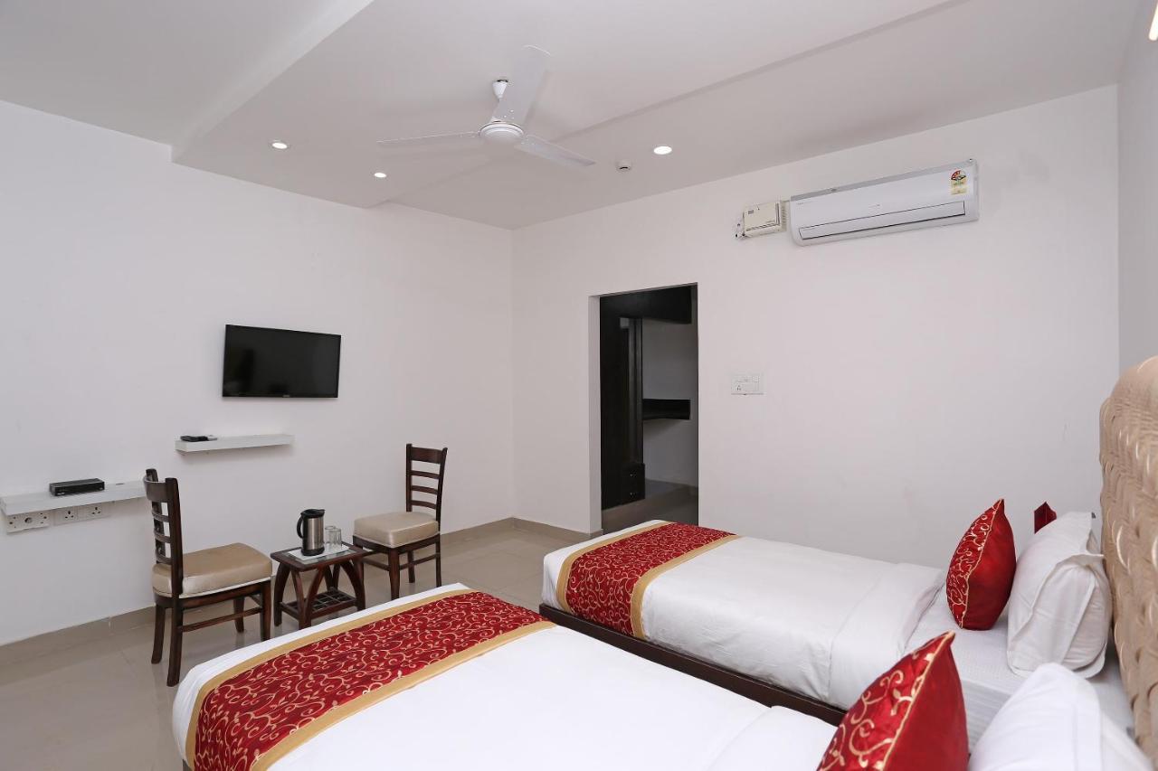 Capital O 10060 Hotel The Leaf Lucknow Ngoại thất bức ảnh